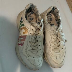 GUCCI White Leather Sneakers with Rainbow Accent
